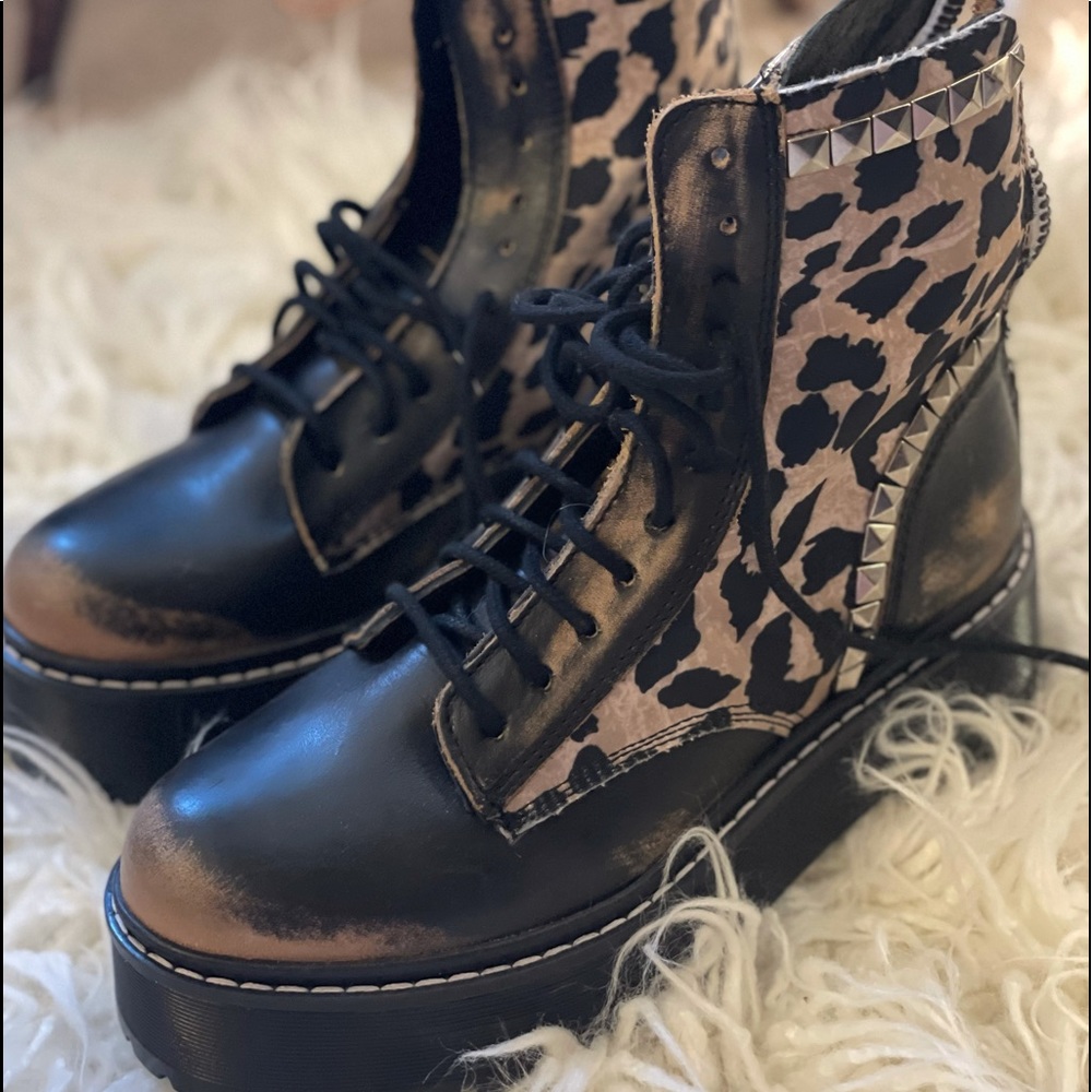 Steve Madden Avenger Boots